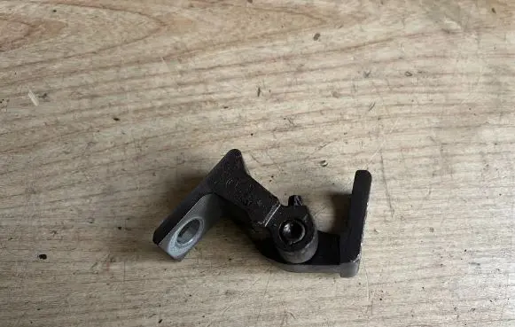 Volkswagen Tiguan Front door upper hinge 5N0831402