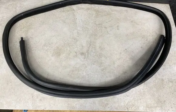 BMW 3 E90 E91 Rear door rubber seal (on body)