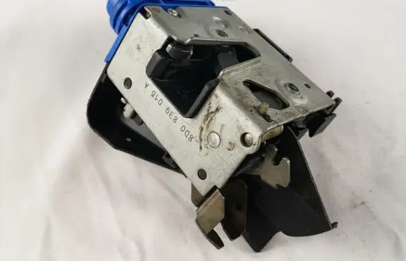 Audi A4 S4 B5 8D Rear door lock 8D0839016A