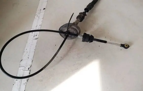 Dodge Caliber Gear shift cable linkage 05273360ad