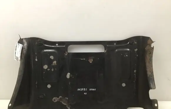 Mitsubishi Pajero Sport I Engine splash shield/under tray 