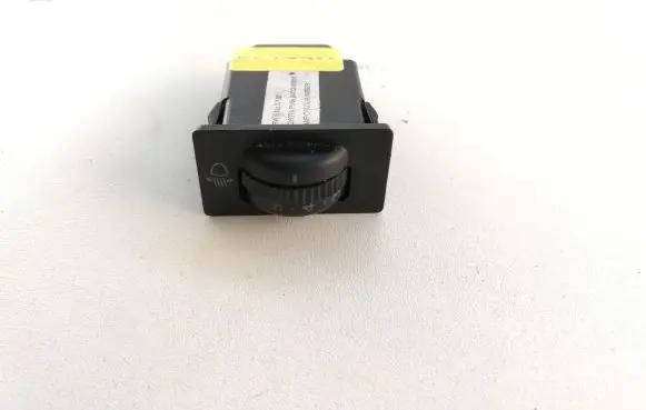 Toyota Avensis T250 Headlight level height control switch 8415205051 KL2746