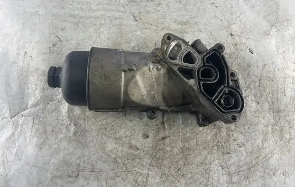 Oil filter mounting bracket