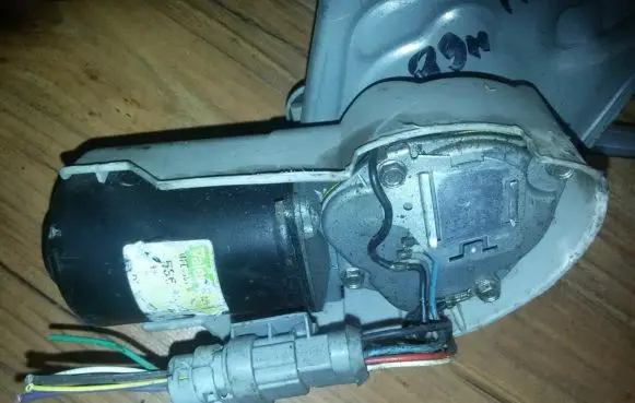 Renault Megane I Wiper motor