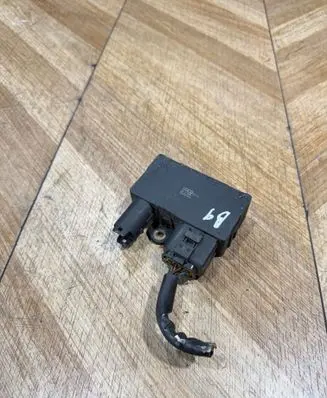 Mercedes-Benz B W245 Glow plug pre-heat relay 132199 3219
