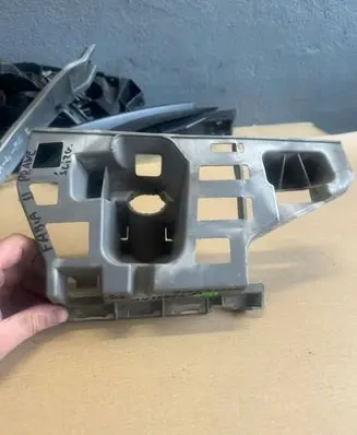 Skoda Fabia Mk2 (5J) Front bumper mounting bracket 5J0807056A