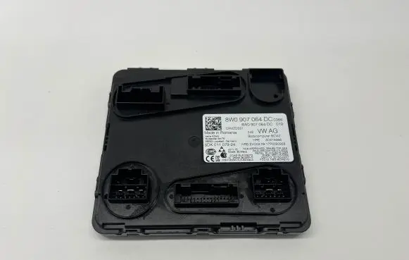 Audi A4 S4 B9 8W Comfort/convenience module 8W0907064DC 5DK01107924