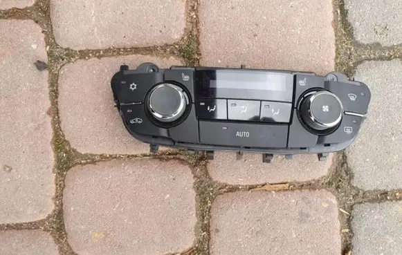 Opel Insignia A Climate control unit 5O5P5L5E5X0000347