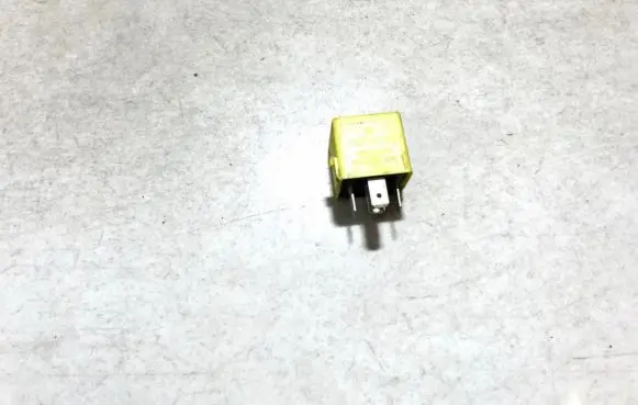 Mercedes-Benz E W211 Other relay a0025421419 v23134a52x335