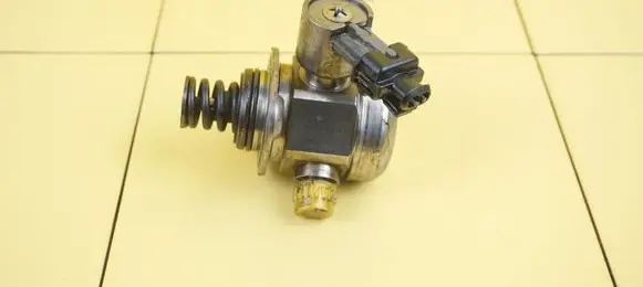 Ford Kuga II Fuel injection high pressure pump BM5G9D376BB JQMA