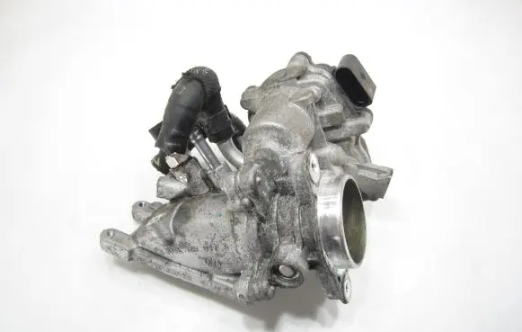 Volkswagen PASSAT B8 Throttle valve 04L128063AA 03L128059AA