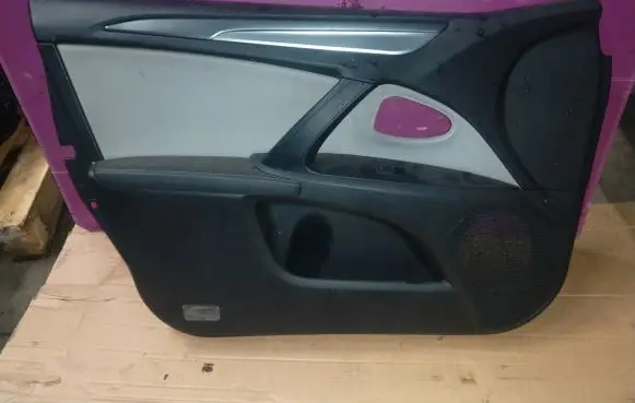 Toyota Avensis T270 Front door card panel trim 6777805040