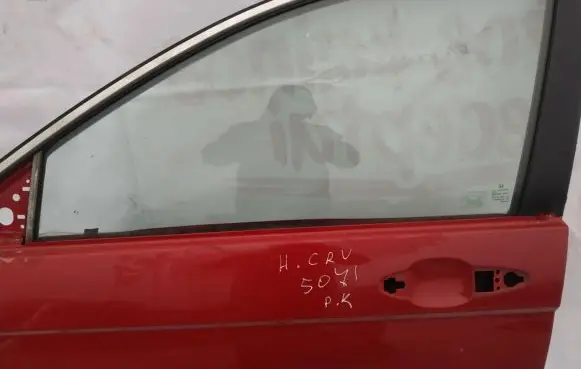 Honda CR-V Front door window glass four-door