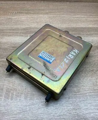 Mitsubishi Carisma Engine control unit/module ECU MD329097 E2T63285