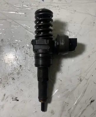 Audi A3 S3 8L Fuel injector 038130073 038130073AG 0414720215