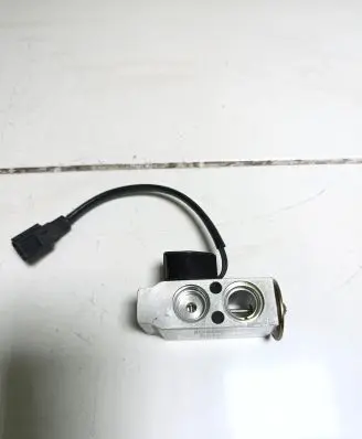 Tesla Model X Air conditioning (A/C) expansion valve 600848100B