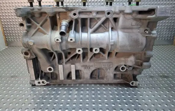 BMW 3 E90 E91 Engine block S26372184 7797922 N47D20A