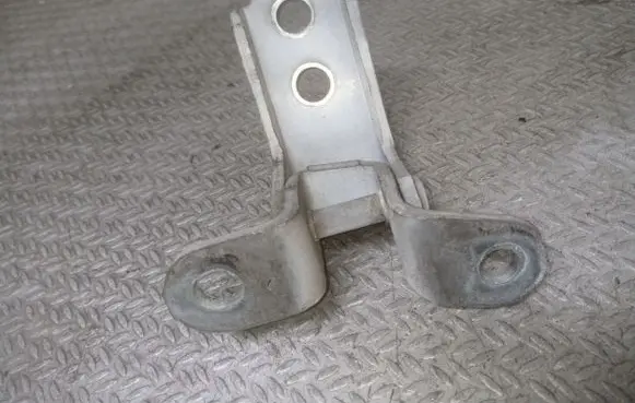 Toyota Prius (XW20) Front door upper hinge