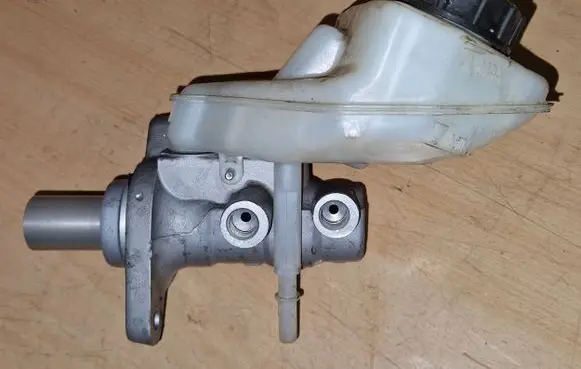 Volvo V70 Master brake cylinder