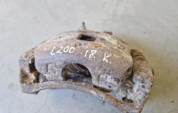 Mitsubishi L200 Front brake caliper
