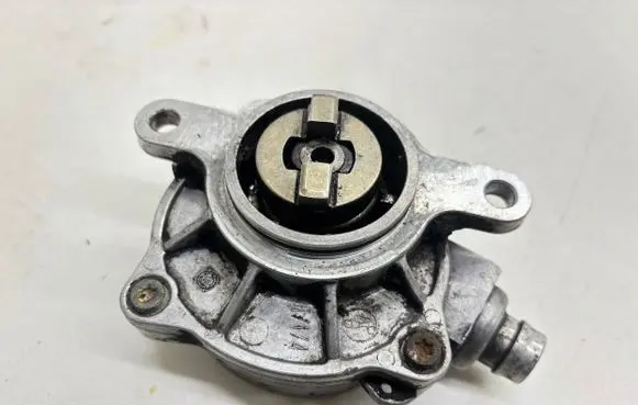 Opel Vivaro Vacuum pump 8200102535