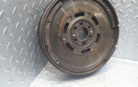Volkswagen PASSAT B5 Dual mass flywheel 028105