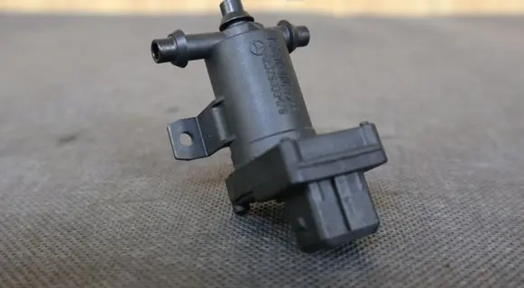 Mercedes-Benz SLK R170 Valve vacuum 2028000178 A2028000178