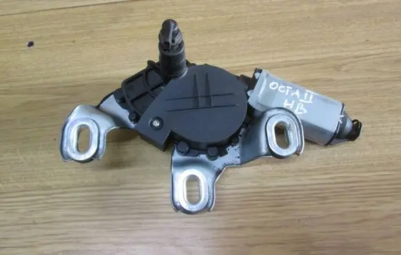 Skoda Octavia Mk2 (1Z) Rear window wiper motor