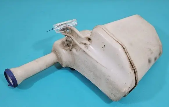Windshield washer fluid reservoir/tank