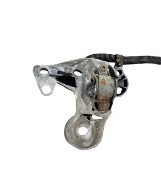 Audi A4 S4 B7 8E 8H Engine mounting bracket 8E0199352F