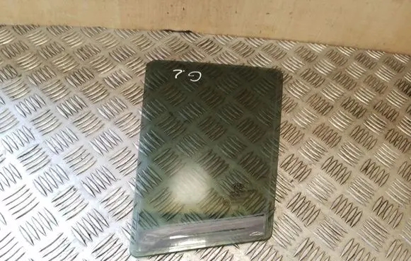 KIA Sportage Rear vent window glass 