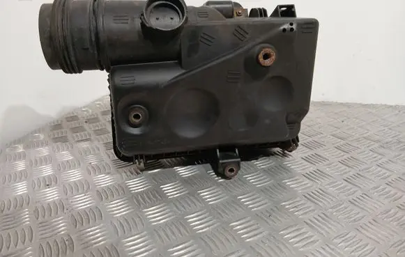 Toyota Land Cruiser (J120) Air filter box 1789330020