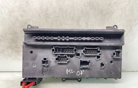 Mercedes-Benz ML W164 Fuse module A6395450401 518878004