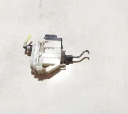 Volkswagen PASSAT B4 Central locking vacuum pump 