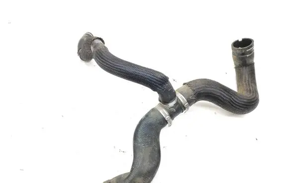 Engine coolant pipe/hose