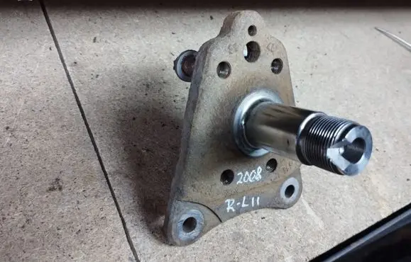 Peugeot 2008 I Rear wheel hub spindle/knuckle 