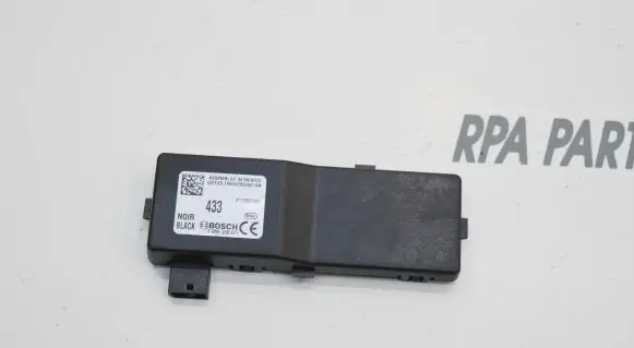Opel Insignia A Door central lock control unit/module 13501980 11284778