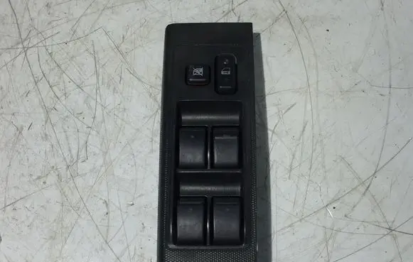 Toyota Corolla Verso AR10 Electric window control switch 37074 848200F01000