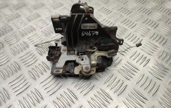 Volkswagen Caddy Front door lock 3B1837015