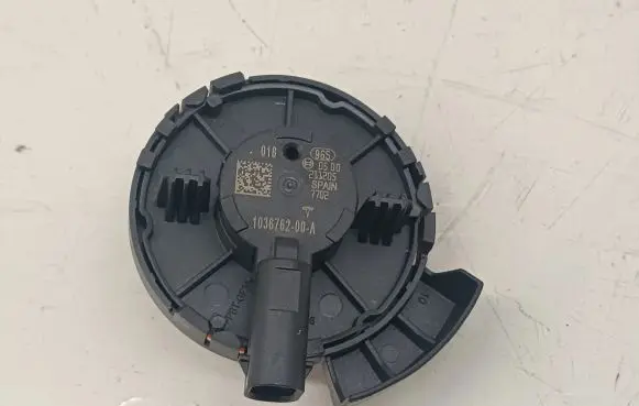 Tesla Model 3 Airbag deployment crash/impact sensor 103676200A