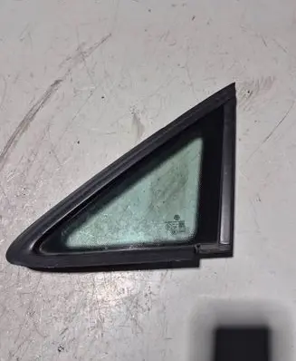 Volkswagen Touran II Front triangle window/glass 