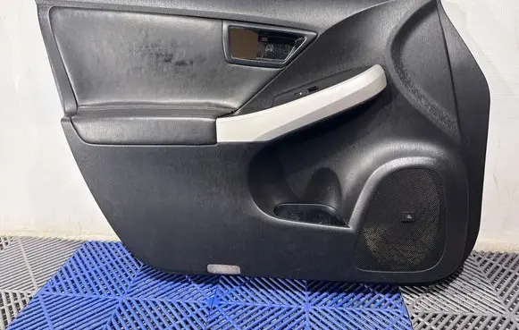 Toyota Prius (XW30) Front door card panel trim 67778
