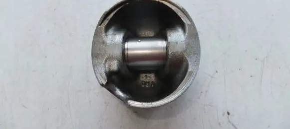 Volkswagen Golf V Piston 