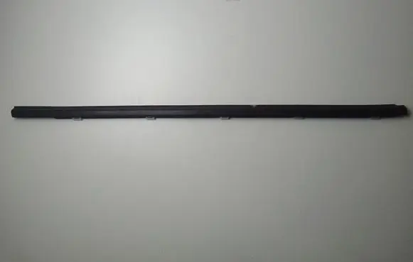 Hyundai Kona I Front door glass trim molding 