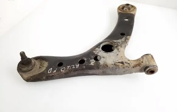Toyota Avensis Verso Front lower control arm/wishbone