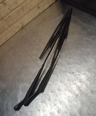 Volkswagen PASSAT B5 Windshield/front glass wiper blade
