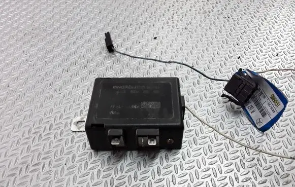 Mercedes-Benz ML W163 Aerial antenna amplifier 1638200289