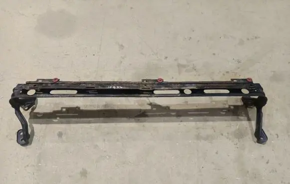 Volvo S40 Radiator mount bracket 