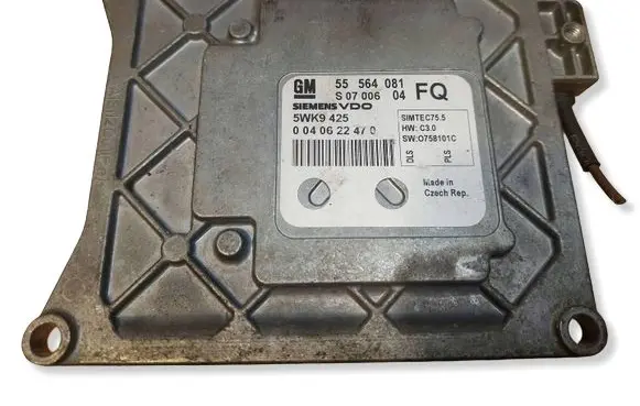 Opel Astra H Engine control unit/module ECU 55564081 SIMTEC755 5WK9425
