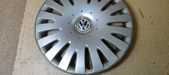 Volkswagen Touran I R16 wheel hub/cap/trim 3C0601147B